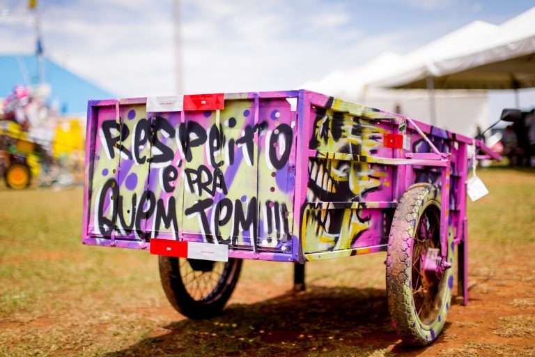 ARTISTAS AJUDAM NA LUTA PELA VISIBILIDADE DOS CATADORES DE MATERIAIS RECICLÁVEIS