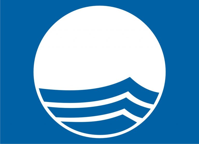 PRAIAS BRASILEIRAS SÃO CERTIFICADAS PELA BANDEIRA AZUL