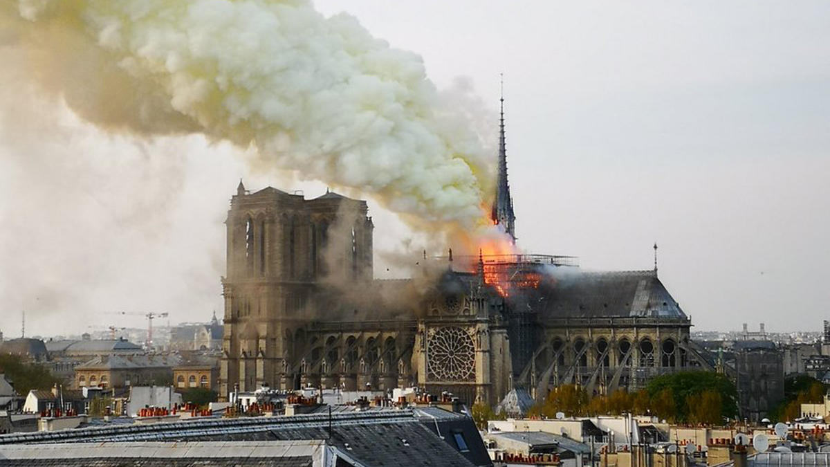 INCÊNDIO NA CATEDRAL DE NOTRE-DAME