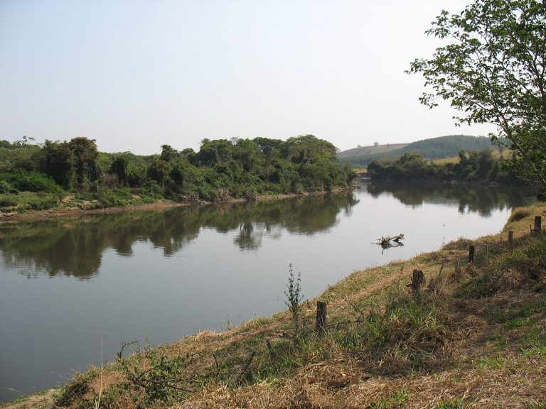 RIO TIETÊ É FILTRADO POR BARRAGENS AO SEGUIR PARA O INTERIOR PAULISTA