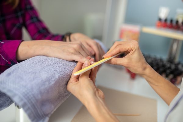 Manicure não precisará de alvará.