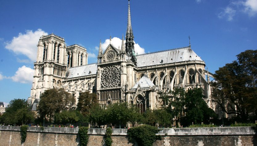 A Assembleia Nacional da França aprovou uma lei para a reconstrução da Catedral de Notre-Dame