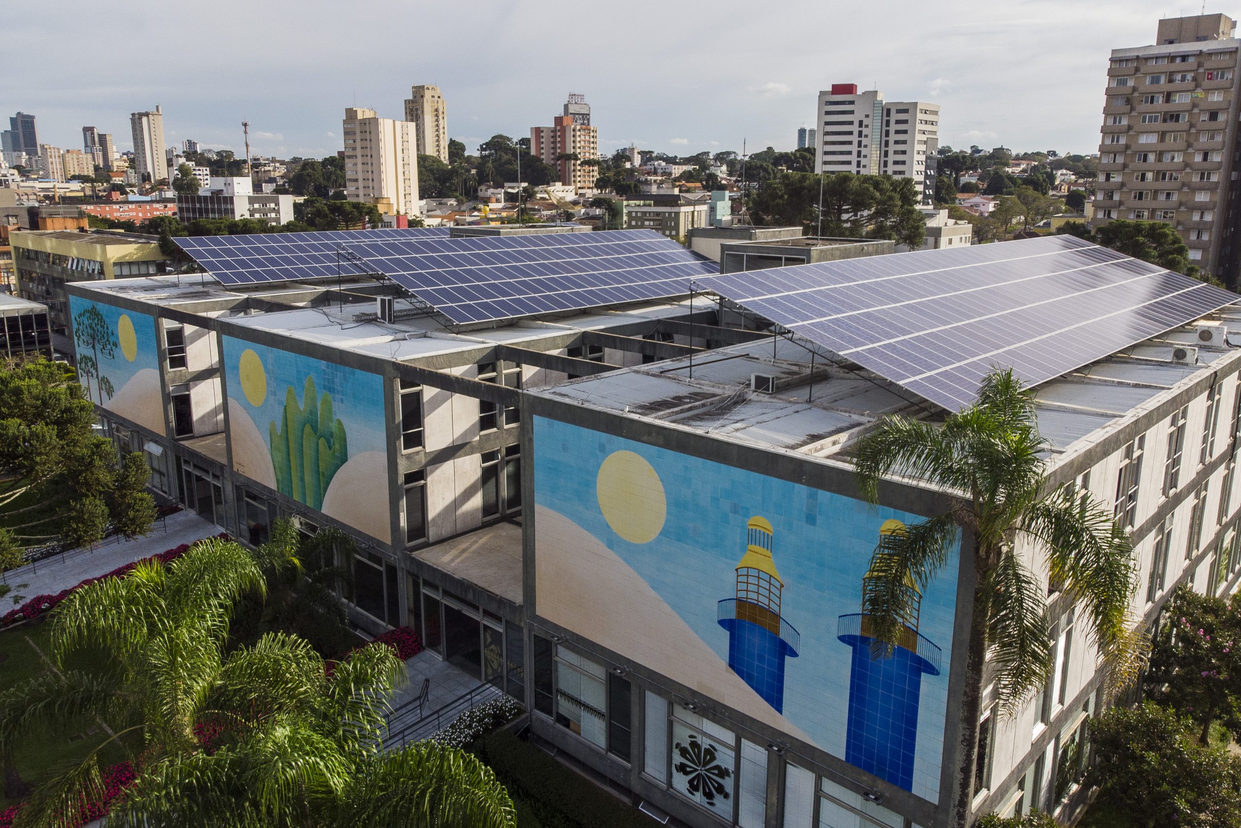 GERAÇÃO DE ENERGIA SOLAR DISTRIBUÍDA DEVE ARRECADAR R$25 BI ATÉ 2027
