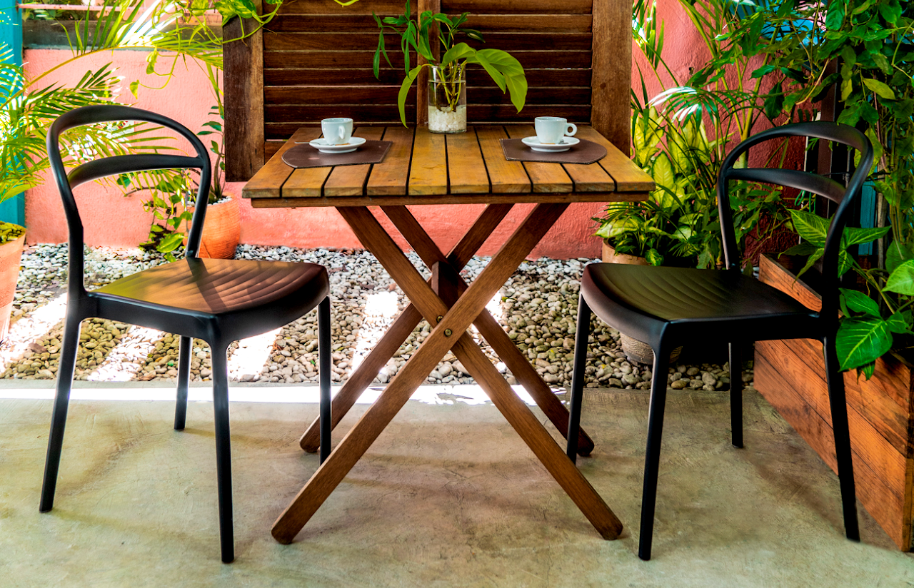 TRAMONTINA LANÇA PRIMEIRA CADEIRA PRODUZIDA COM PLÁSTICO 100% RECICLADO