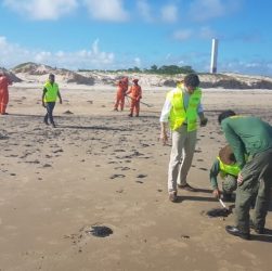 JUSTIÇA DETERMINA QUE UNIÃO CONTENHA AVANÇO DE ÓLEO EM SERGIPE