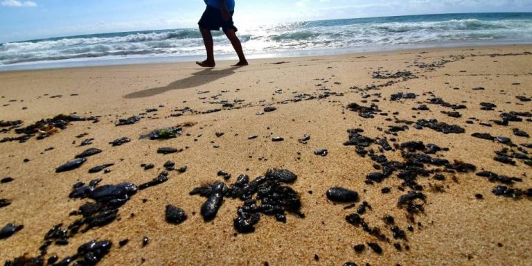 DESASTRE COM MANCHAS DE ÓLEO NAS PRAIAS DO NORDESTE SERÁ UM DOS TEMAS DA CONFERÊNCIA BRASILEIRA DE MUDANÇA DO CLIMA