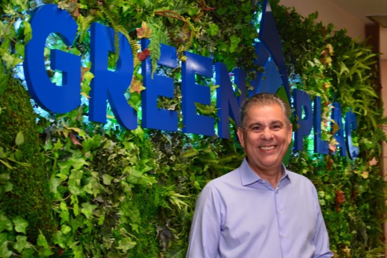 José Roberto Colnaghi recebe prêmio da Fiems