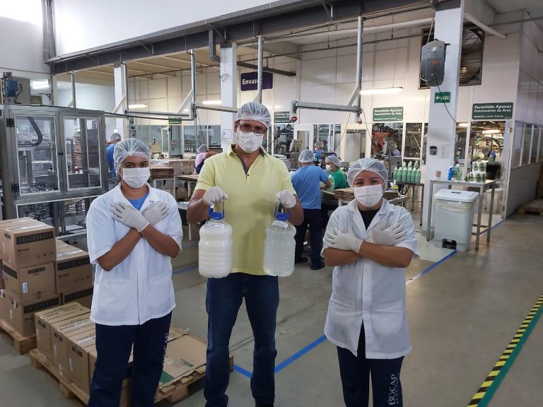 Hospital de Urgência de Trindade recebe doação de sabonete líquido e álcool gel