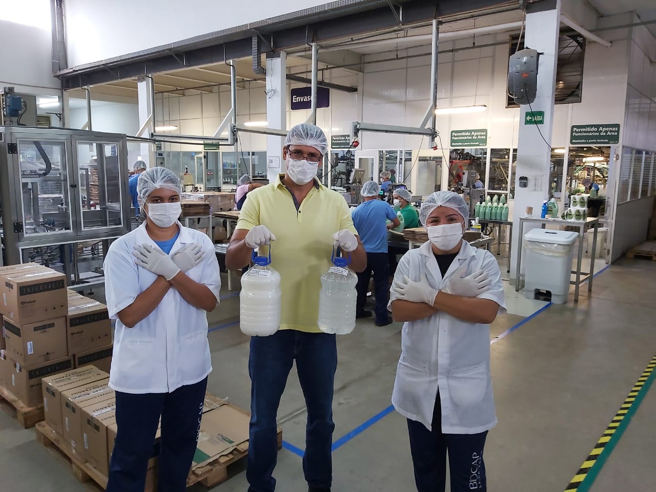 Hospital de Urgência de Trindade recebe doação de sabonete líquido e álcool gel