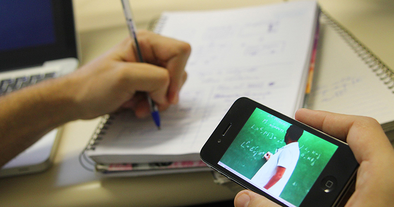 A educação a distância, também conhecida por EAD – Foto: Marcos Santos/USP/Imagens