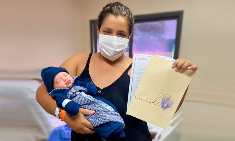 Rayane Cassia, mãe que recebeu carta no HRSLMB