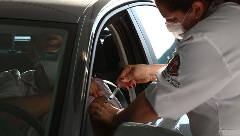 O Ministério da Saúde anunciou hoje (28) o início da vacinação dos trabalhadores da educação no Plano Nacional de Operacionalização da Vacinação contra a covid-19.