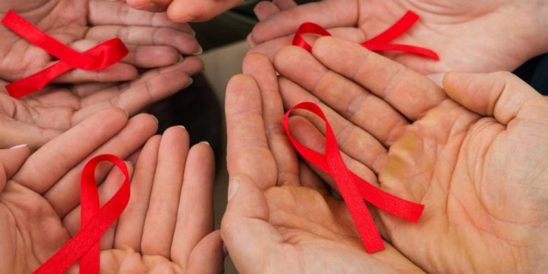 É bem fácil doar: no site da Agência Aids tem um QR Code ou pelo link https://linktr.ee/agenciaaids.