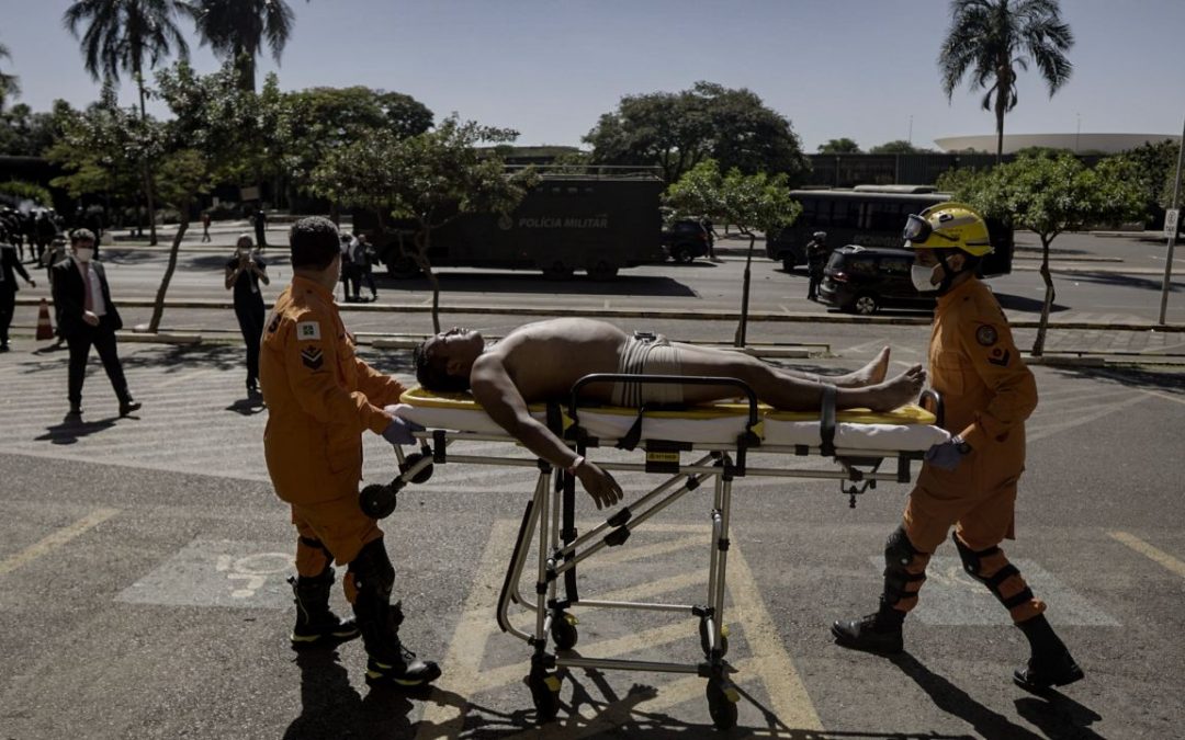 “Para nós, indígena, o genocídio não é novidade, mas agora ele se estende à população brasileira”, afirma.