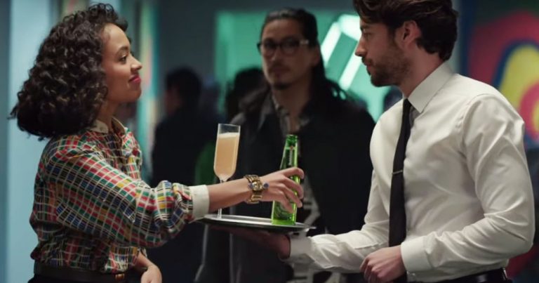 Os consumidores consideram o "Cheers to all", da Heineken, como o primeiro dos anúncios mais criativos do mundo em 2020.