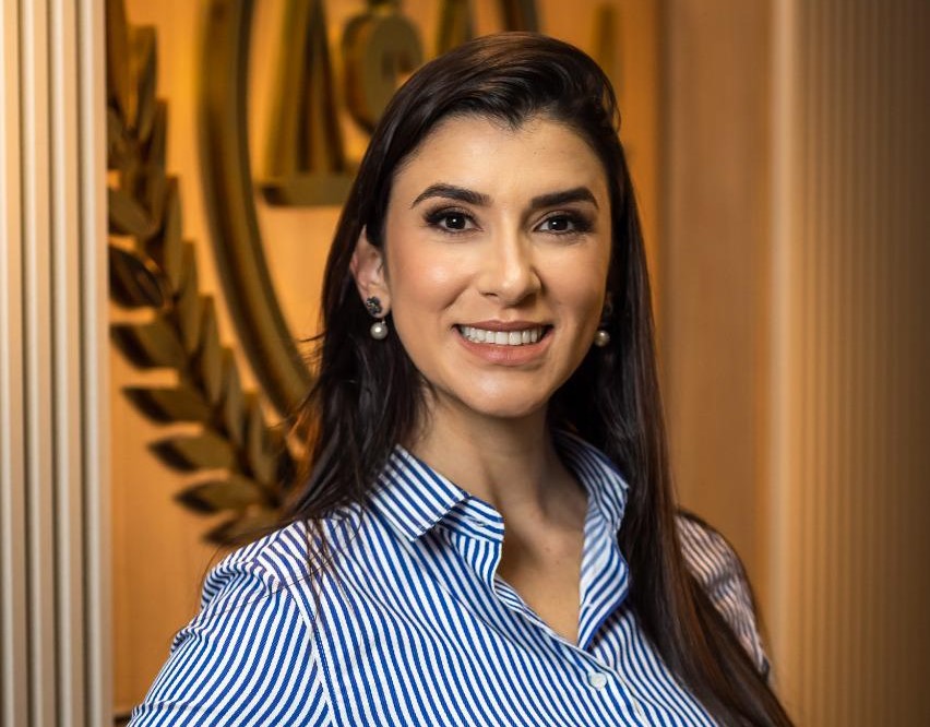 Beatriz Machnick é contadora, especialista em Controladoria e Finanças, mestre em Governança e Sustentabilidade. É pioneira da metodologia de Formação de Preços na Advocacia e palestrante na Ordem dos Advogados do Brasil (OAB). É sócia-fundadora da BM Consultoria em Precificação e Finanças.