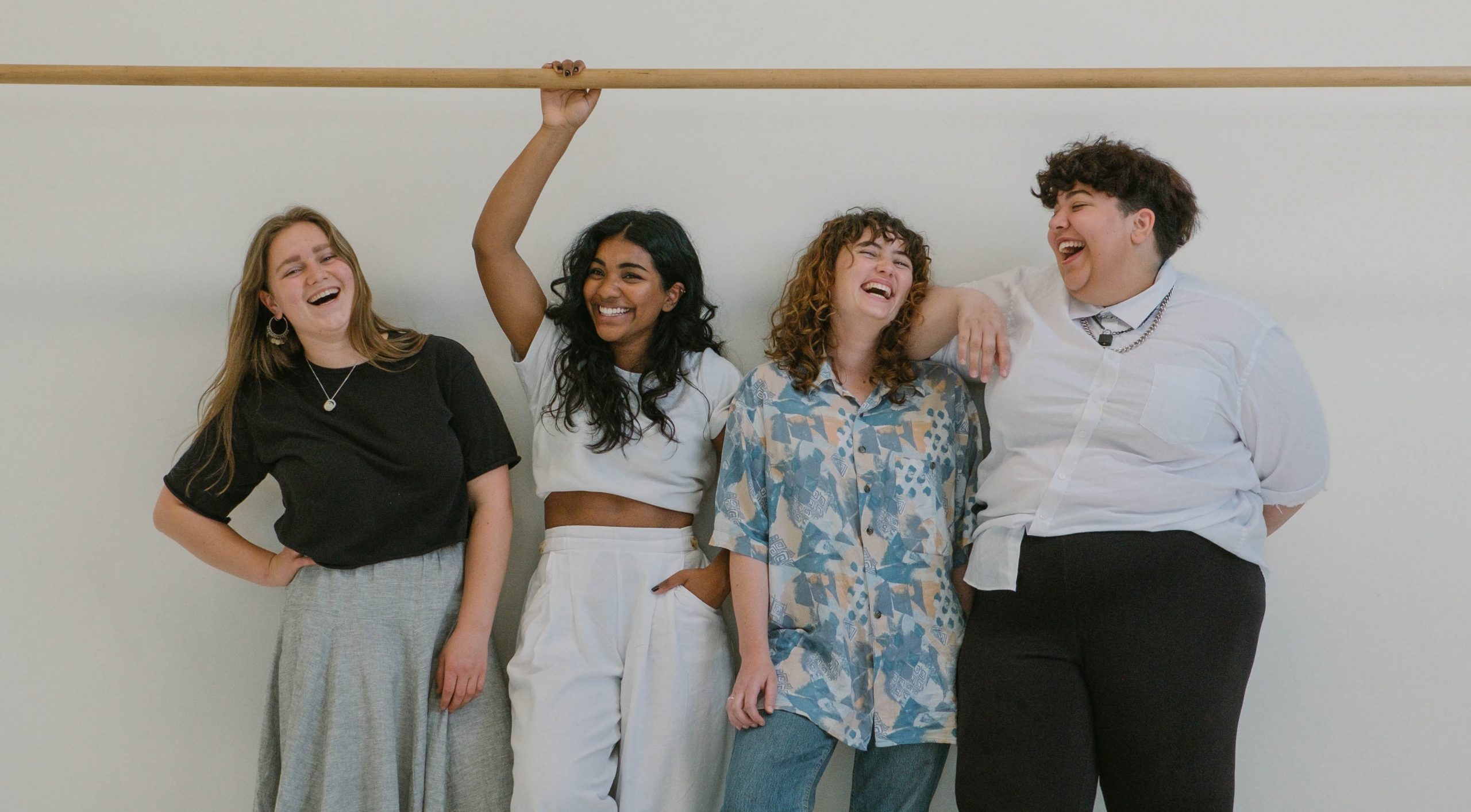 Os dados que subsidiaram a pesquisa mostram que, apesar de o número de mulheres nos postos de liderança ter aumentado nos últimos anos, elas continuam sub-representadas. Se analisarmos a América Latina como um todo, apenas 36% dos cargos de liderança são ocupados por mulheres.