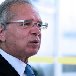 “[A reforma tributária] vai sair bem feita ou não vai sair. Não vai ter esse negócio de aumentar imposto”, declarou Guedes em videoconferência promovida pela Fundação Getulio Vargas (FGV).