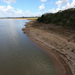 O nível dos rios que abastecem as hidrelétricas deve continuar abaixo da média histórica nesta semana, segundo prevê o Operador Nacional do Sistema Elétrico (ONS).