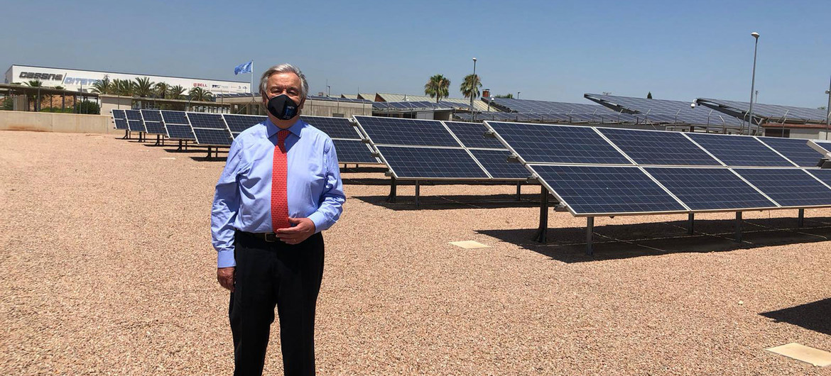António Guterres durante uma visita ao Centro de Tecnologia da Informação e Comunicação da ONU em Valência, na Espanha/Foto: ONU