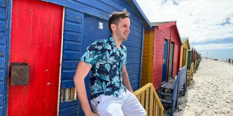 brasileiro Fernando Campos enquanto visitava uma praia na África do Sul Imagem: Arquivo Pessoal