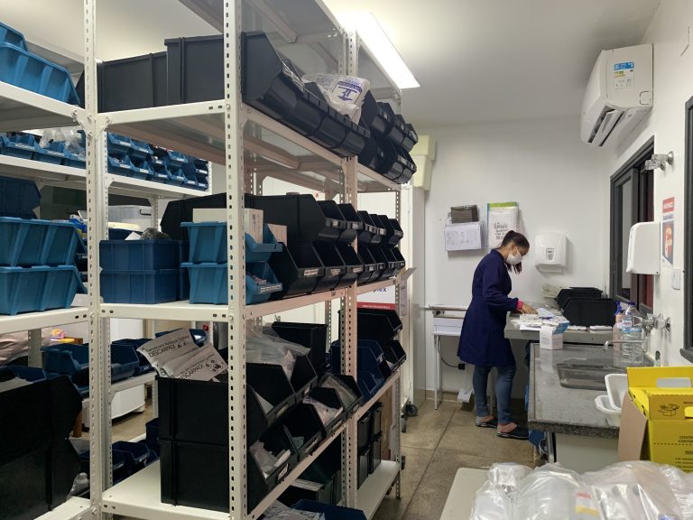 equipe de farmácia heslmb medicamentos