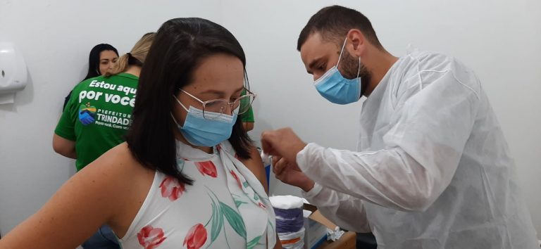 Colaboradores do Hetrin recebem terceira dose da vacina contra a Covid-19