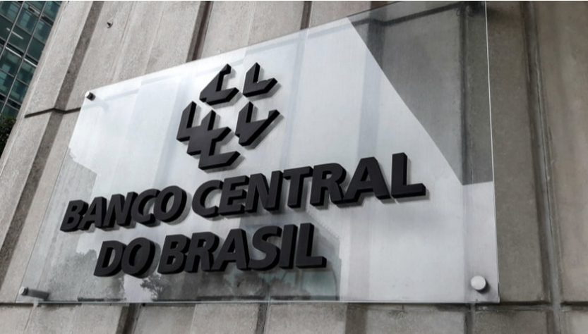 A previsão do mercado financeiro para o Índice Nacional de Preços ao Consumidor Amplo (IPCA), considerada a inflação oficial do país, subiu de 9,77% para 10,12% neste ano.