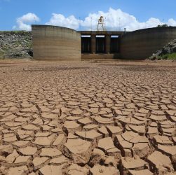 Crise hídrica, estresse hídrico e falta de água são termos comuns e que estão em constantes destaques nos debates científicos e na mídia.