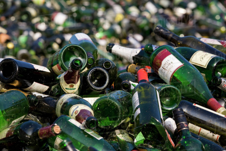 Juliana Schunck, diretora da Massfix, empresa de reciclagem de vidros, escreve sobre a COP26 e o caso da reciclagem do vidro - reiterando que esse é o momento de passarmos a agir no sentido do consumo circular.