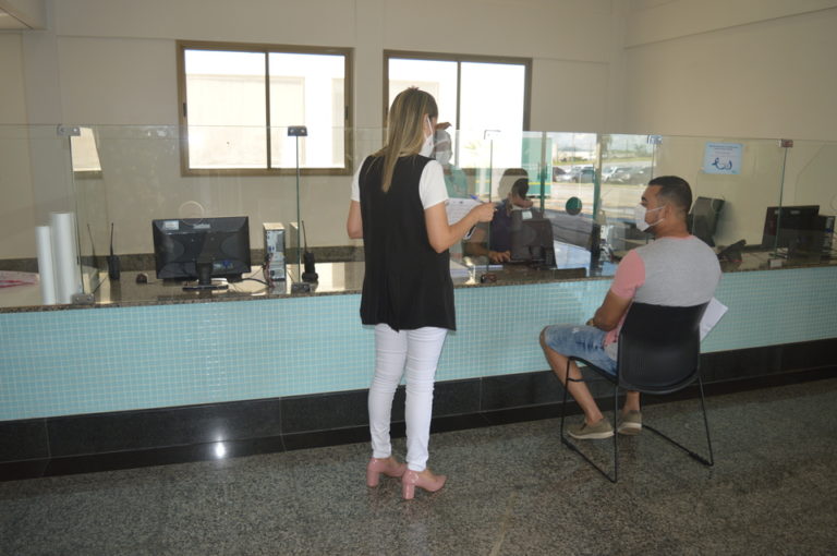 Há dois editais abertos para contratação de profissionais da área da saúde e de outros setores