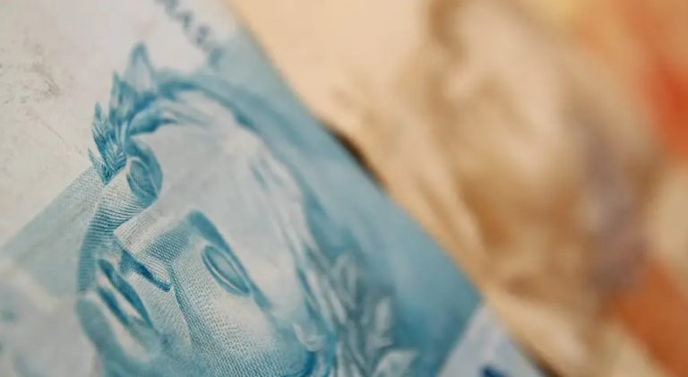 O Produto Interno Bruto (PIB) do país avançou 0,5% no quarto trimestre de 2021 e encerrou o ano com crescimento de 4,6%, totalizando R$ 8,7 trilhões.