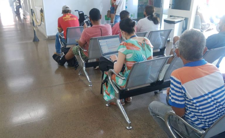 Longarinas na recepção do HESLMB com pacientes