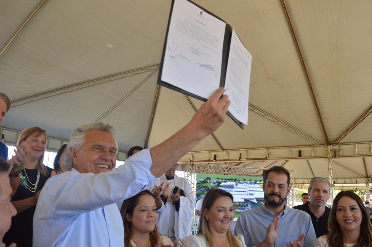 Caiado 112 milhões hospital estadual de formosa obras