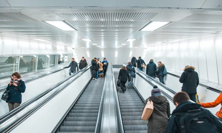O número de chegadas de voos internacionais ao Brasil, em agosto deste ano, foi o maior já registrado desde o início da pandemia de covid-19.