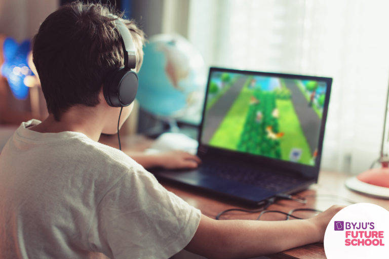 Os cursos extracurriculares são formas diferenciadas de adquirir conhecimentos e são fundamentais para o desenvolvimento intelectual, cognitivo, social e emocional. A BYJU'S FutureSchool, maior edtech do mundo em educação interativa online, oferece cursos de programação e de música, onde as crianças podem adquirir conhecimento brincando, proporcionando assim mais motivação e passando pelo período final das férias de forma mais fácil.