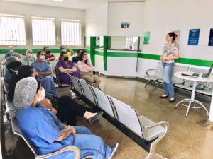 Profissionais do Hospital Estadual de Formosa assistem a palestra sobre comunicação