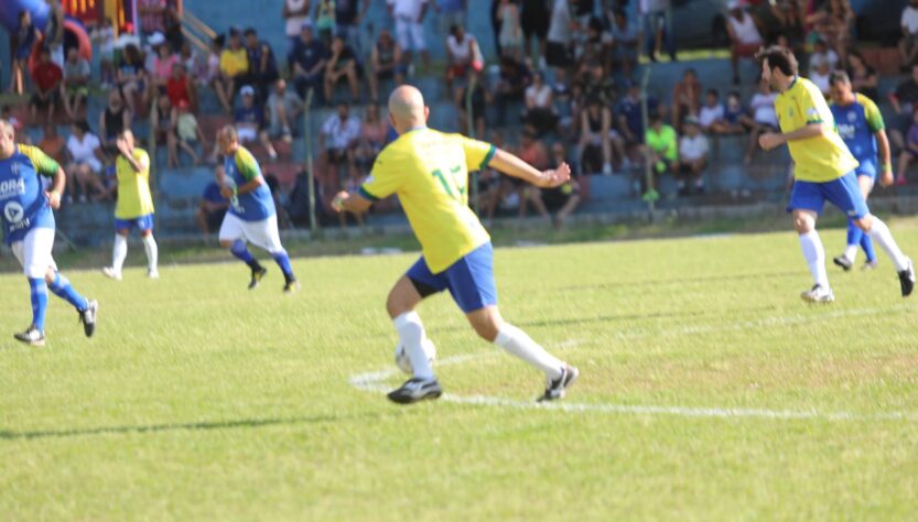 Mairiporã recebe partida de futebol solidária com a presença de craques