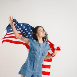 Relatório mostra novo recorde de novas cidadanias americanas