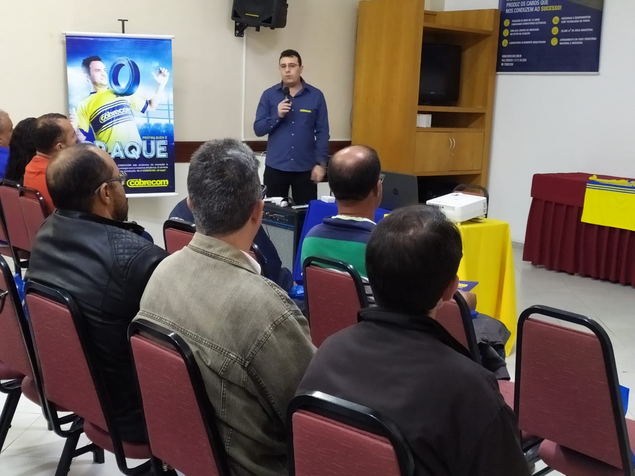 Empresa que produz cabos elétricos capacita grande número de profissionais