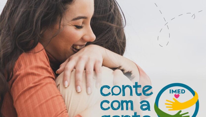 Imagem de duas mulheres se abraçando e se acolhendo acompanhada de logomarca do projeto Conte com a Gente