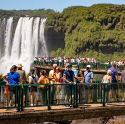 Foz do Iguaçu registra recorde de turistas após pandemia