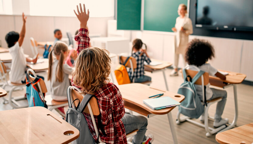 Peso das mochilas exige atenção na volta às aulas