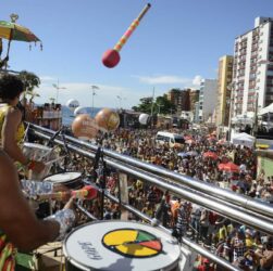 Volta do carnaval deve injetar mais de R$ 8 bi na economia