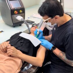 Empresa desenvolve máquina portátil de remoção de tatuagem