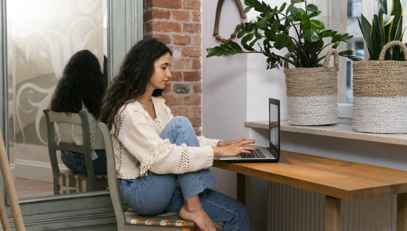 Trabalho híbrido é preferência entre empresas e funcionários