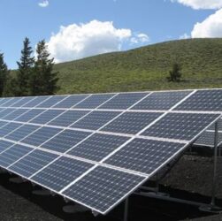 Os projetos solares fotovoltaicos proporcionam benefícios aos consumidores