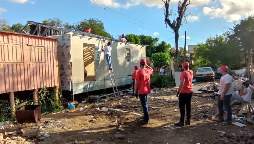 Barbieri do Brasil constrói primeira casa em comunidade