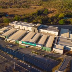 Foto aérea da fachada do Hospital Estadual do Centro-Norte Goiano (HCN)