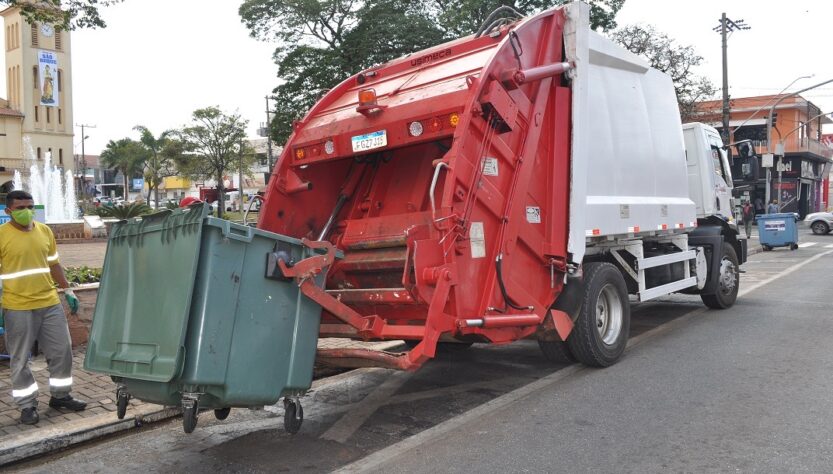 Coleta mecanizada melhora a qualidade de vida no trabalho dos coletores de lixo